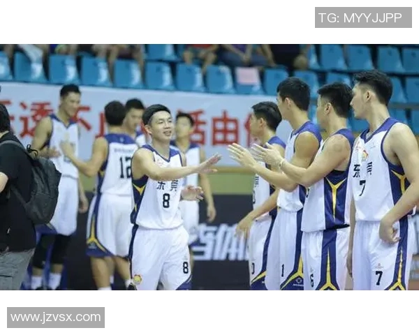 广东华南虎队员表现抢眼,赢得球迷喝彩 广东华南虎队员表现抢眼,赢得球迷喝彩